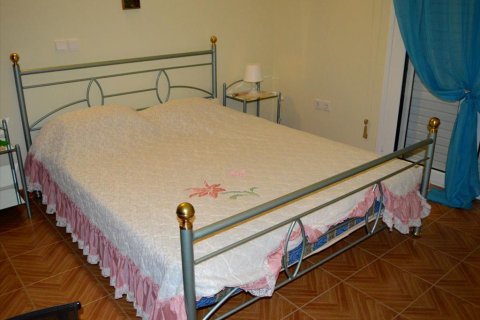 Дом с 6 спальнями в Лутракион, Греция №59610 27