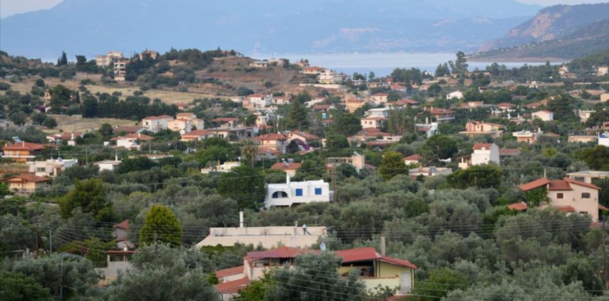 Дом с 6 спальнями в Лутракион, Греция №59610