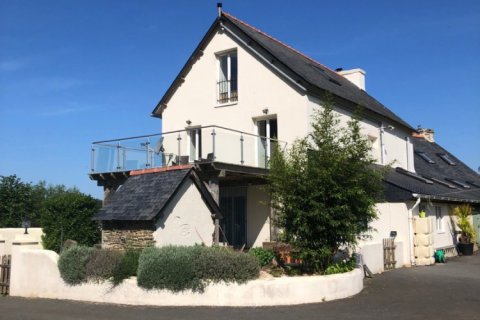 5 bedrooms House in Chateauneuf-du-Faou, France No. 69432 2