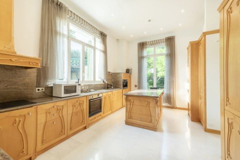 13 bedrooms Villa in Antibes, France No. 76711 4