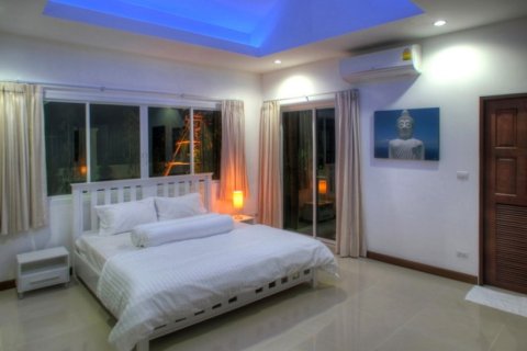 4 bedrooms Villa in Chalong, Thailand No. 97182 16