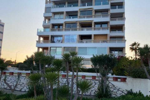 2 dormitorios Apartment en Larnaca, Cyprus No. 81848 3