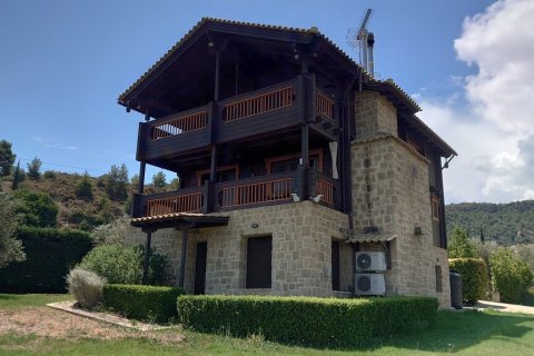 3 bedrooms House in Xylokastro, Greece No. 107354 1