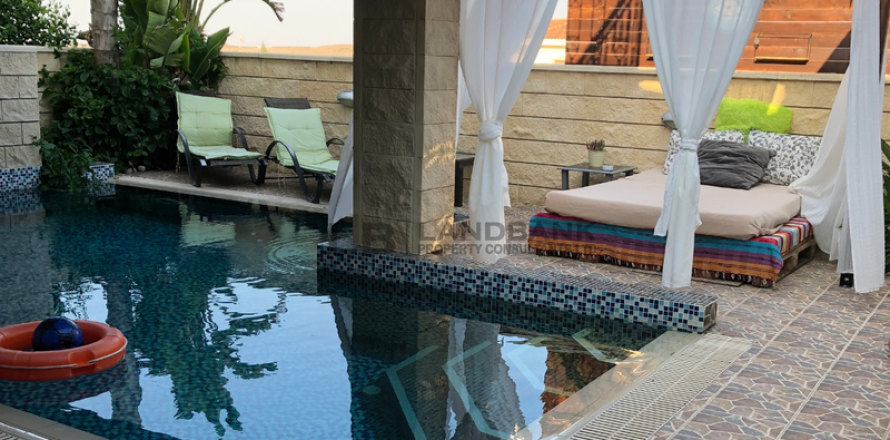 5 bedrooms House in Dali, Cyprus No. 63249