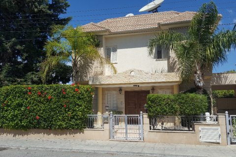 4 bedrooms Villa in Limassol, Cyprus No. 105920 1