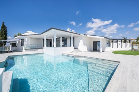 5 bedrooms Villa in Paphos, Cyprus No. 37525 1