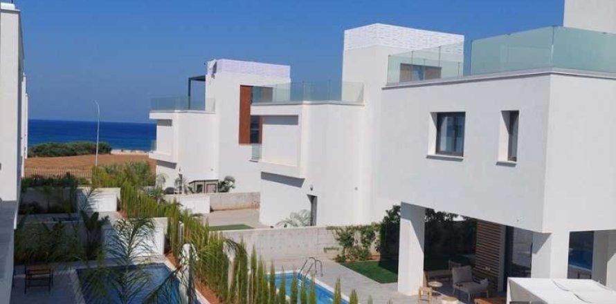 3 bedrooms Villa in Famagusta, Cyprus No. 62519