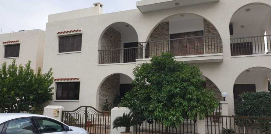 6 bedrooms House in Larnaca, Cyprus No. 40213