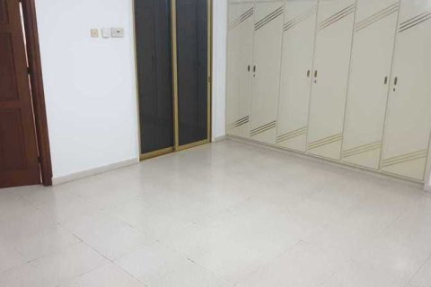 6 bedrooms House in Larnaca, Cyprus No. 40213 5