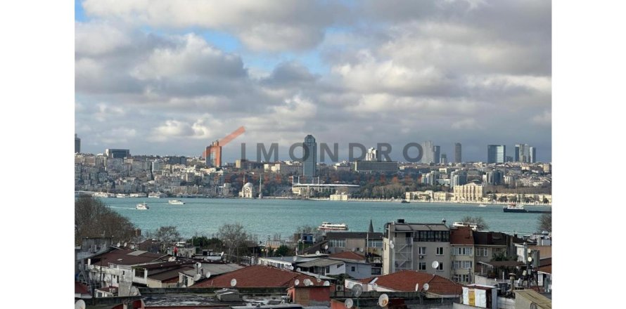 3 bedrooms Apartment in Üsküdar, Turkey No. 115744