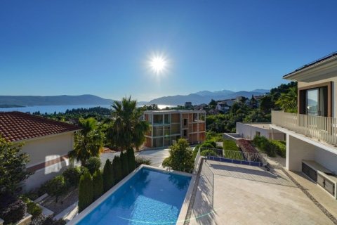4 bedrooms House in Tivat, Montenegro No. 66720 2