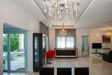 4 bedrooms Villa in Agios Tychonas, Cyprus No. 62480 3