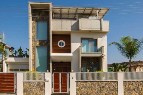 4 bedrooms Villa in Agios Tychonas, Cyprus No. 62480 1