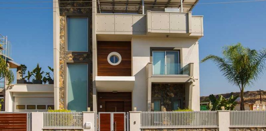 4 bedrooms Villa in Agios Tychonas, Cyprus No. 62480