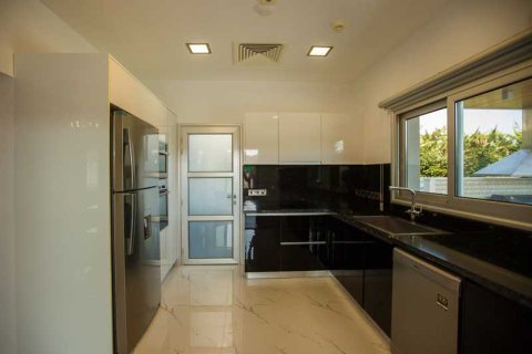 4 bedrooms Villa in Agios Tychonas, Cyprus No. 62480 6