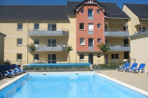 2 bedrooms Apartment in Grandcamp-Maisy, France No. 69480 1