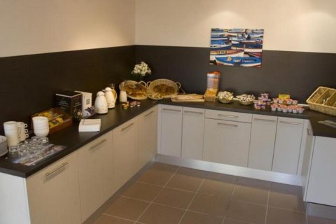 2 bedrooms Apartment in Grandcamp-Maisy, France No. 69480 9