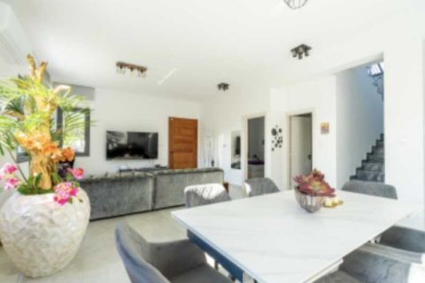 5 bedrooms Villa in Limassol, Cyprus No. 29197 5