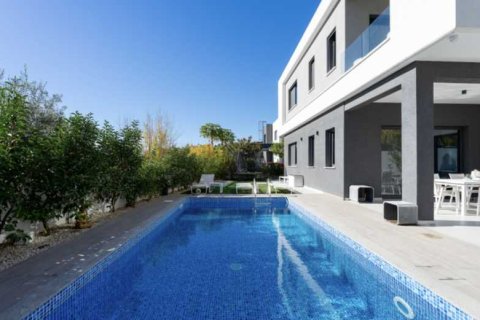 5 bedrooms Villa in Limassol, Cyprus No. 29197 1