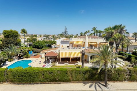 4 bedrooms Villa in Punta Prima, Spain No. 111753