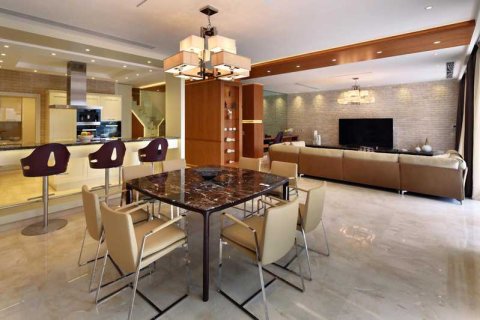 3 bedrooms Apartment in Limassol, Cyprus No. 64189 1