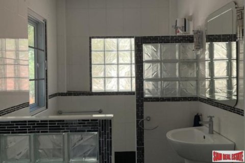 4 bedrooms Villa in Naithon Beach, Thailand No. 96639 6