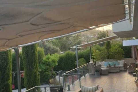 Дом с 5 спальнями в Пиргос, Кипр №29574 3