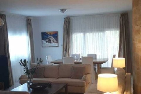 Дом с 5 спальнями в Пиргос, Кипр №29574 7