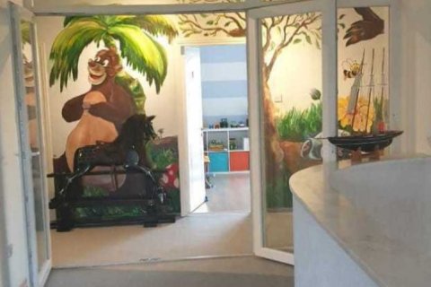 Дом с 5 спальнями в Пиргос, Кипр №29574 10