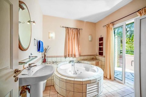 3 bedrooms Villa in Corfu, Greece No. 61614 14