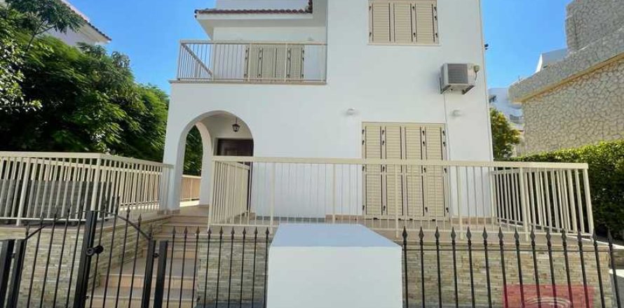 3 bedrooms Villa in Famagusta, Cyprus No. 77975