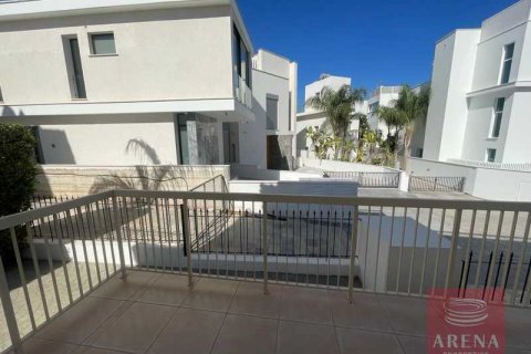 3 bedrooms Villa in Famagusta, Cyprus No. 77975 6