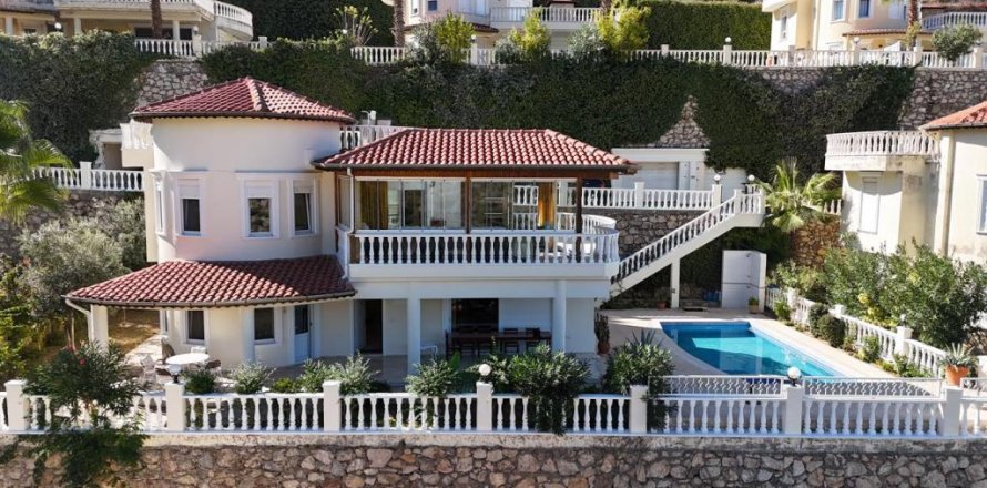 5 habitaciones Villa en Kargicak, Turkey No. 123792