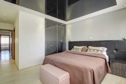 3 bedrooms Apartment in Limassol, Cyprus No. 63787 12