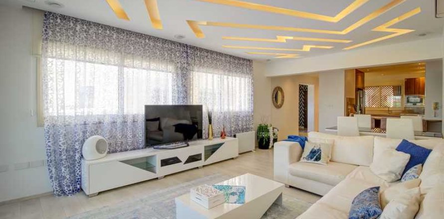 3 bedrooms Apartment in Limassol, Cyprus No. 63787