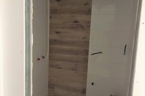 120m² Commercial property in Thessaloniki, Greece No. 57032 8