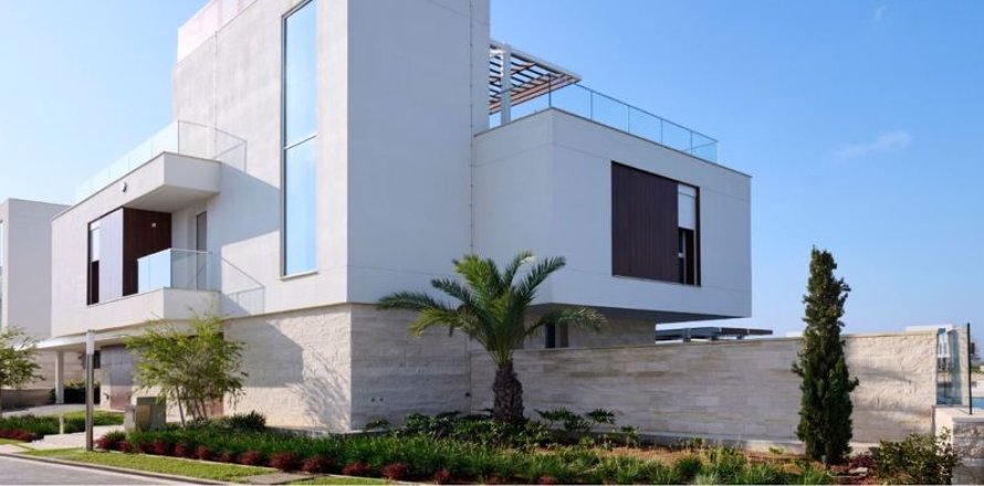 4 bedrooms Villa in Ayia Napa, Cyprus No. 37077