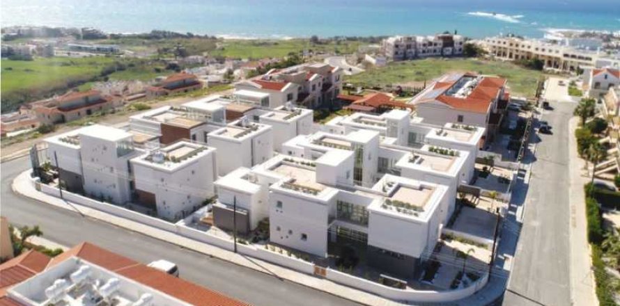 4 bedrooms Villa in Chloraka, Cyprus No. 84444