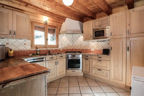 6 bedrooms House in Morzine, France No. 100125 4