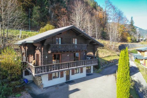 6 bedrooms House in Morzine, France No. 100125 2