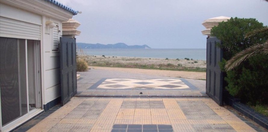 6 bedrooms Villa in Central Greece, Greece No. 50712