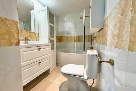 2 bedrooms Apartment in Limassol, Cyprus No. 78657 8