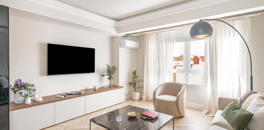 2 bedrooms Apartment in Madrid, Spain No. 124659