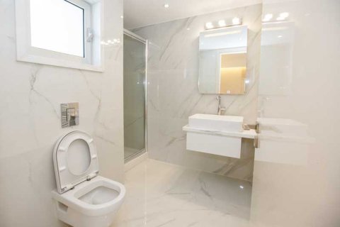 3 bedrooms Apartment in Limassol, Cyprus No. 33037 3