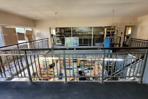 360m² Commercial property à Kalamaria, Greece No. 107998 20