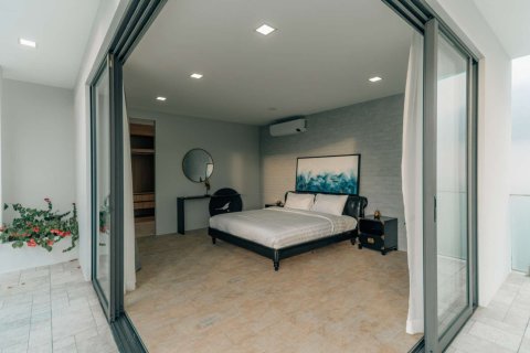 5 bedrooms Villa in Kamala, Thailand No. 2009 4