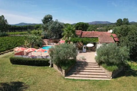 Вилла с 6 спальнями в Коголен, Франция №79625 2