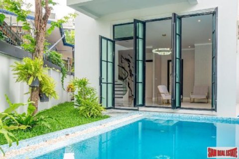 4 bedrooms House in Bangkok, Thailand No. 96647 6