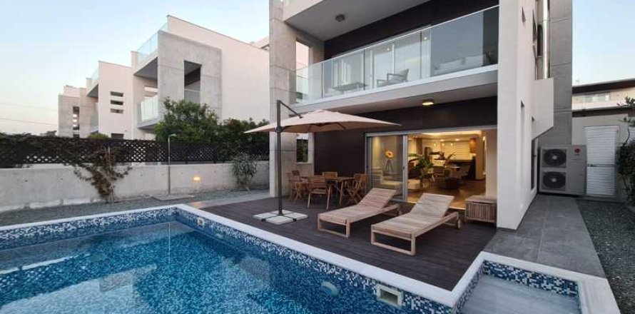 3 bedrooms Villa in Geroskípou, Cyprus No. 79700