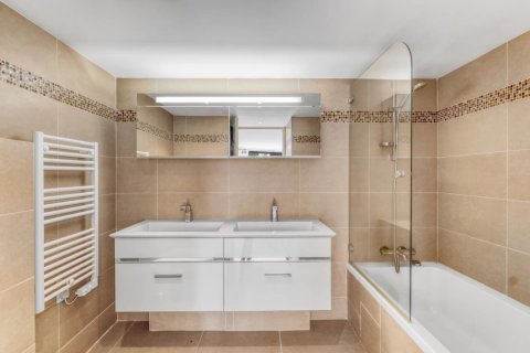 3 bedrooms Villa in Grasse, France No. 100286 8